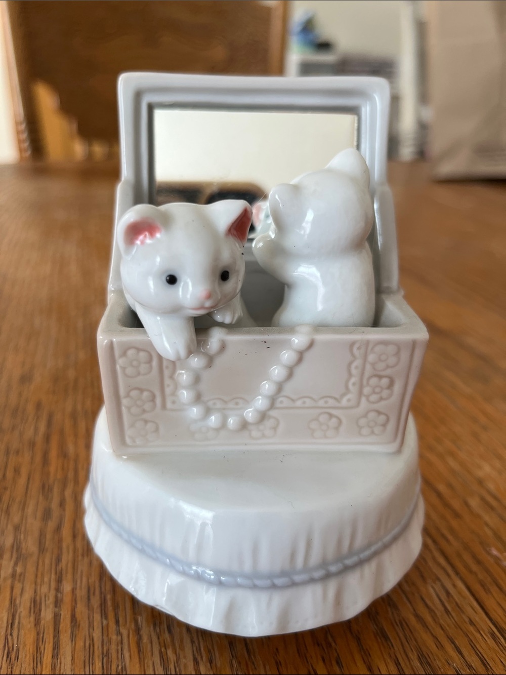 OTAGIRI RARE Vtg Rotating Music Box Playful Kittens Pearls Song “Playmates”Japan